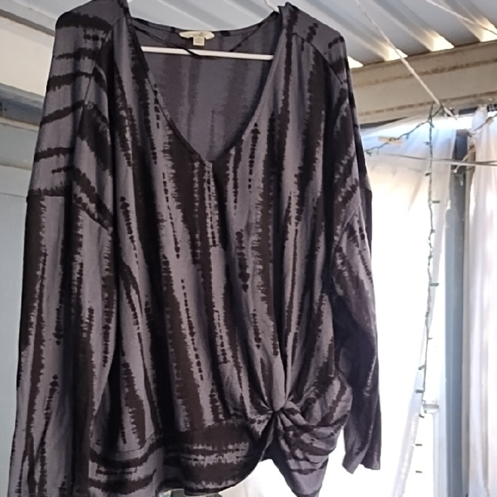 Terra & Sky Black and Gray Relaxed Tie Front Blouse